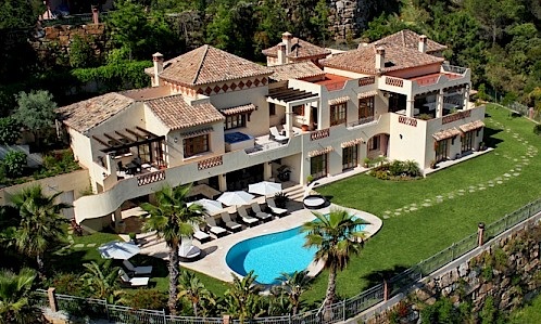Large Villas For Rent in Spain